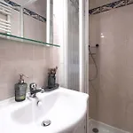 Charming Flat Sacre Coeur